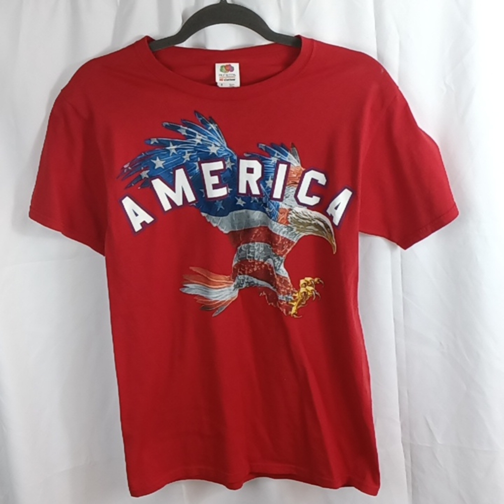 Men's size small tee